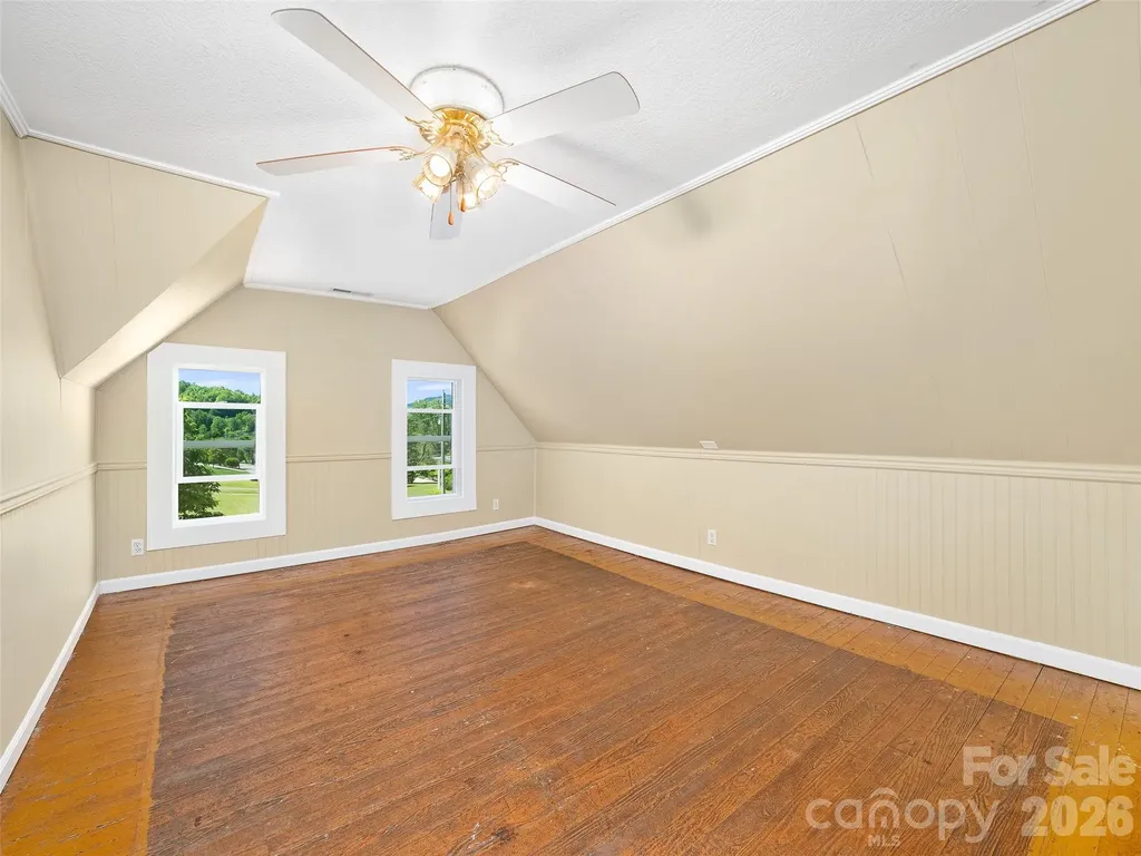 118 Robertson Street Burnsville NC 28714