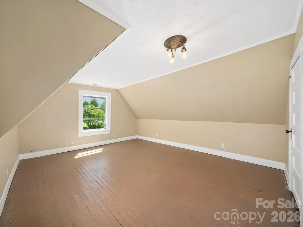 118 Robertson Street Burnsville NC 28714