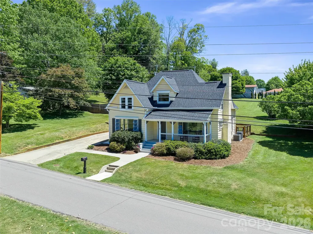 118 Robertson Street Burnsville NC 28714