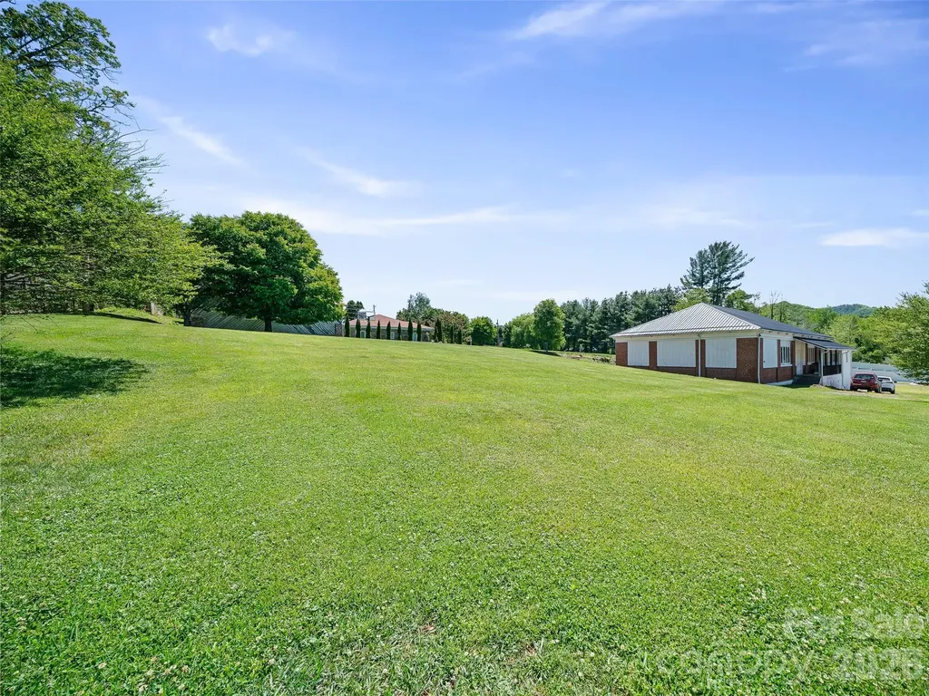 118 Robertson Street Burnsville NC 28714