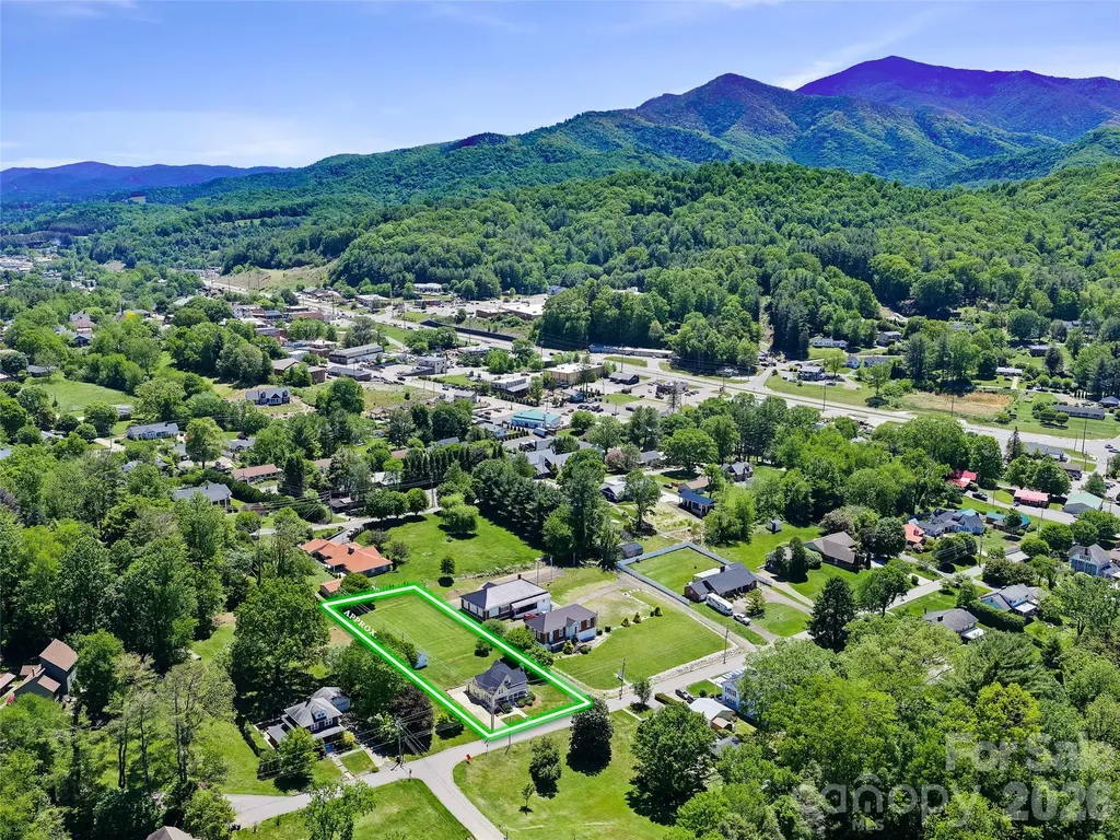 118 Robertson Street Burnsville NC 28714
