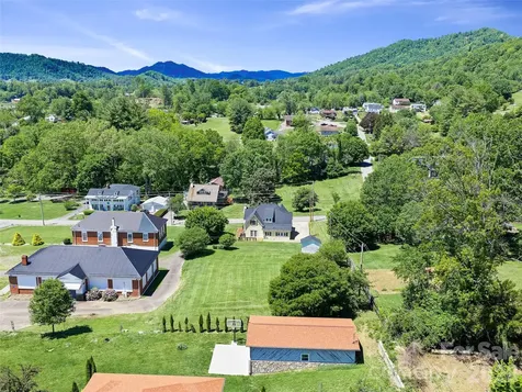 118 Robertson Street Burnsville NC 28714