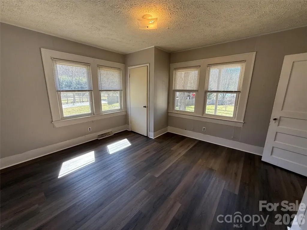 40 Little Knob Road Asheville NC 28803