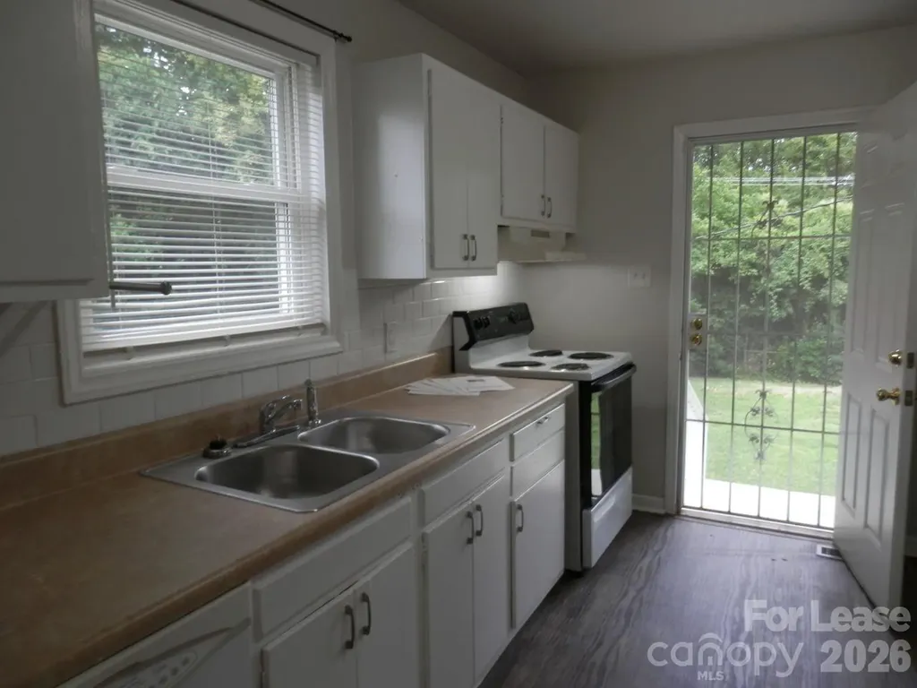 2827 Burbank Drive Charlotte NC 28216