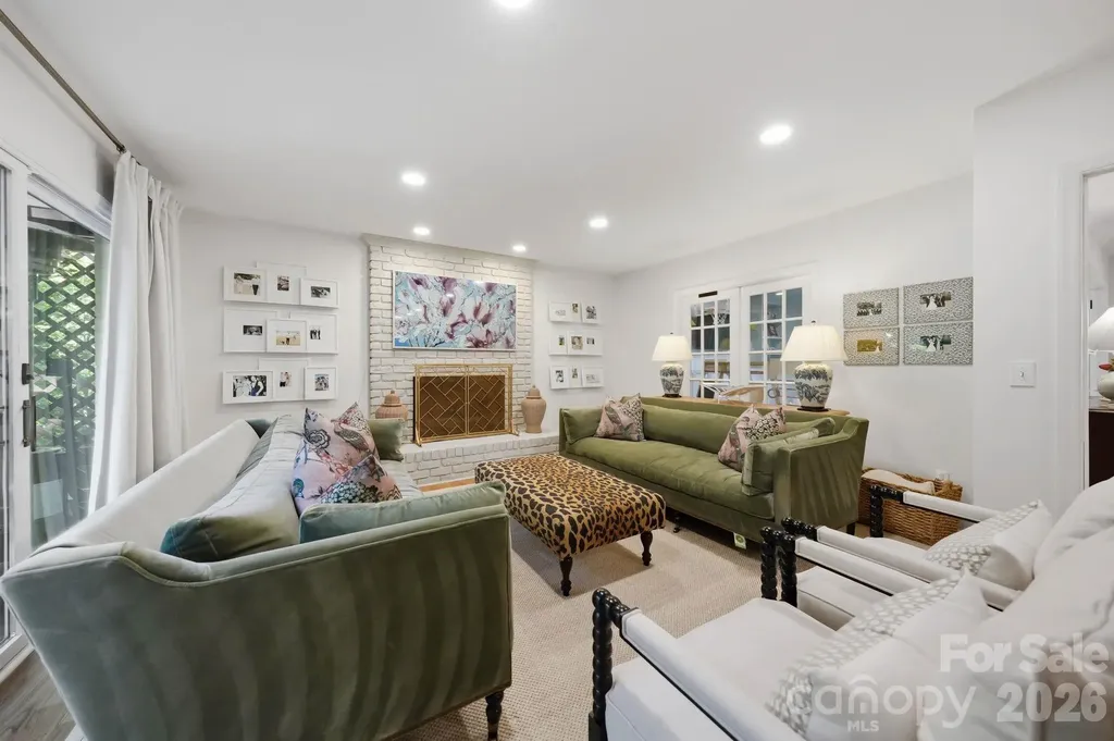 1015 Thistle Court Charlotte NC 28211