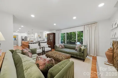 1015 Thistle Court Charlotte NC 28211