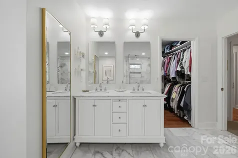 1015 Thistle Court Charlotte NC 28211
