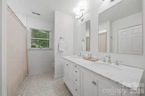 1015 Thistle Court Charlotte NC 28211
