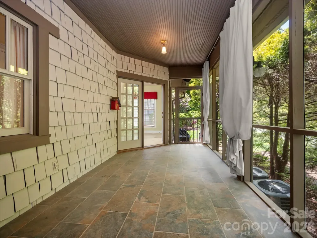 4 Lacoste Drive Hendersonville NC 28739
