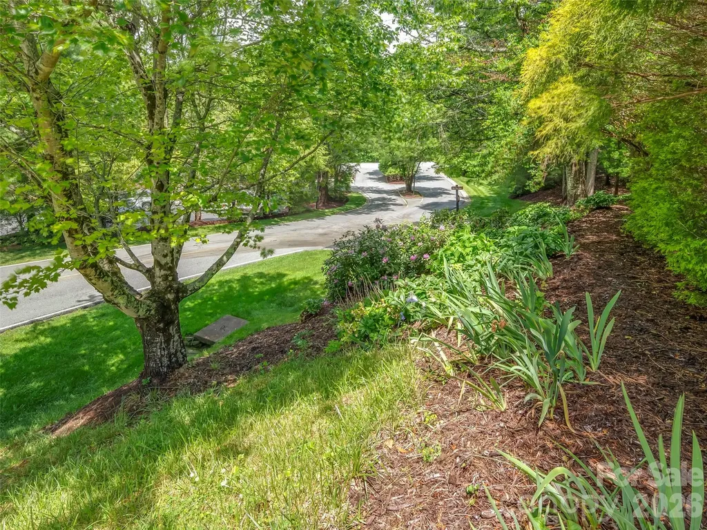 4 Lacoste Drive Hendersonville NC 28739