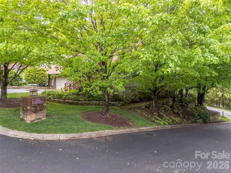4 Lacoste Drive Hendersonville NC 28739