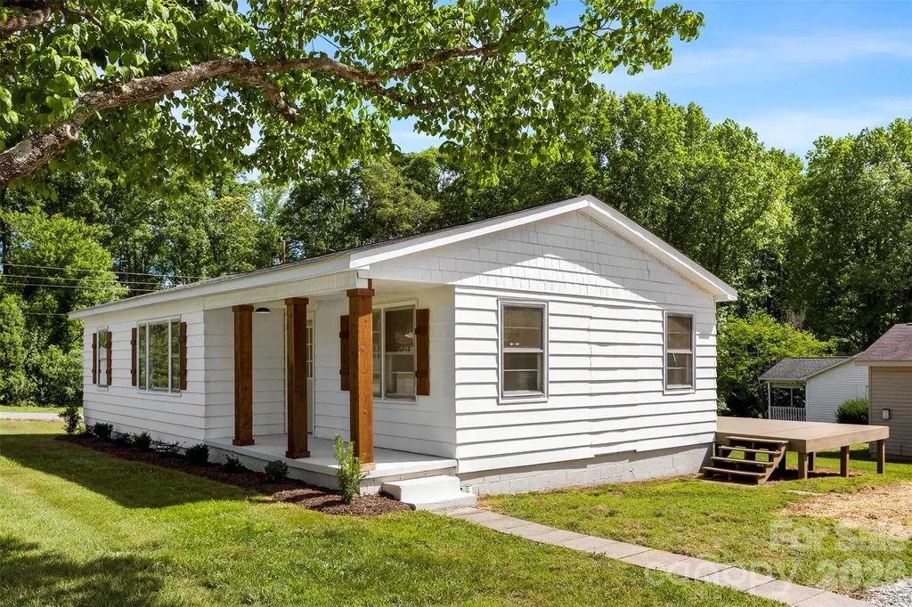 301 Gittens Street Lowell NC 28098