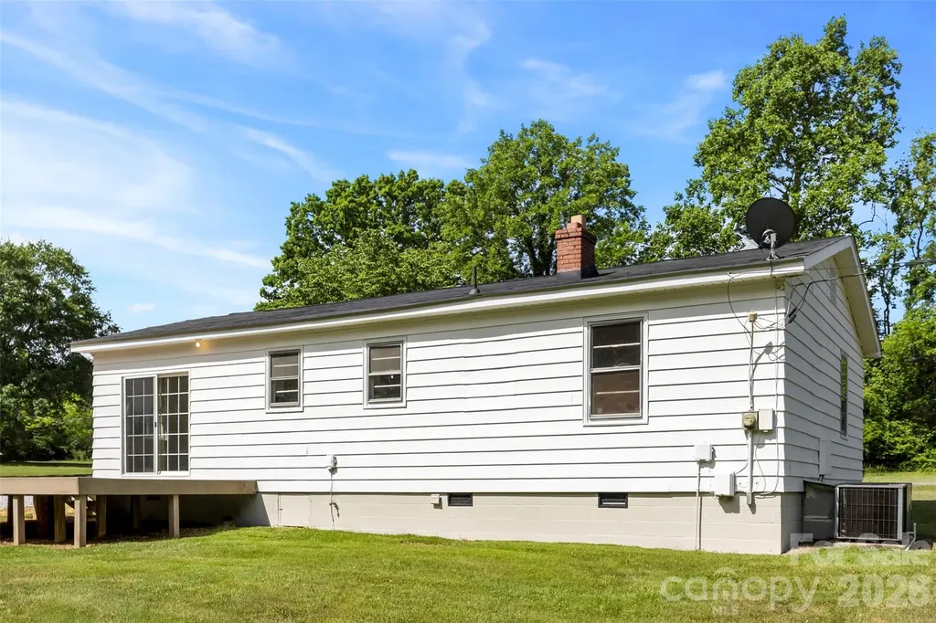 301 Gittens Street Lowell NC 28098
