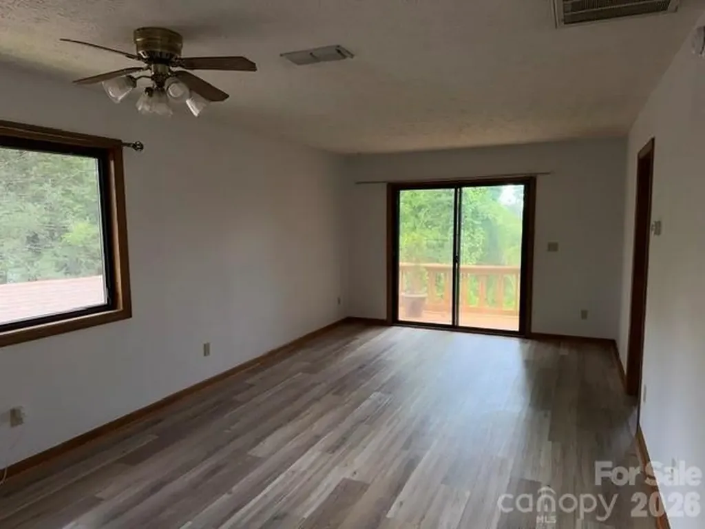 581 Courtwood Lane Hendersonville NC 28739