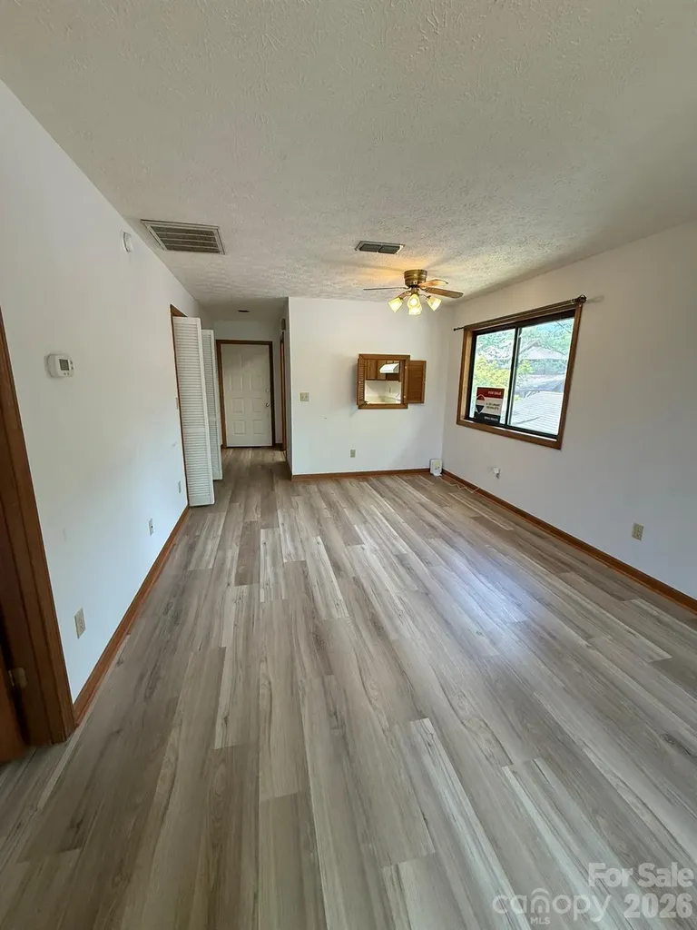 581 Courtwood Lane Hendersonville NC 28739