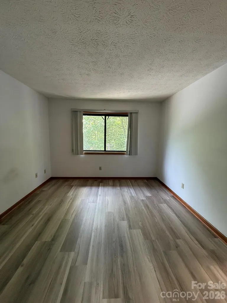 581 Courtwood Lane Hendersonville NC 28739