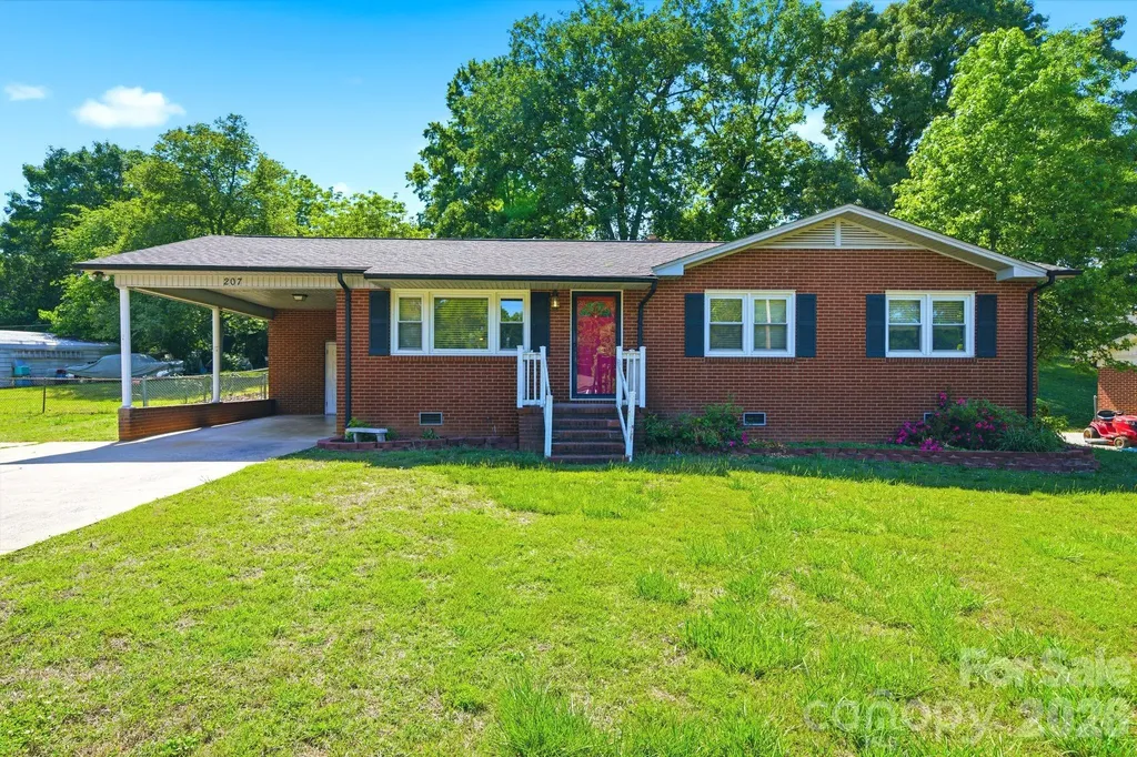 207 Starview Lane Dallas NC 28034