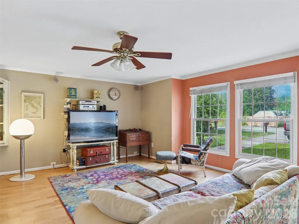 34 Union Chapel Road Weaverville NC 28787