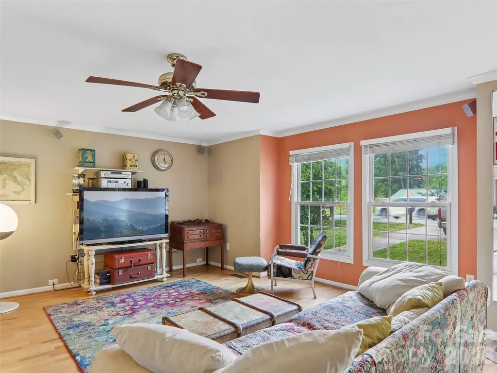 34 Union Chapel Road Weaverville NC 28787