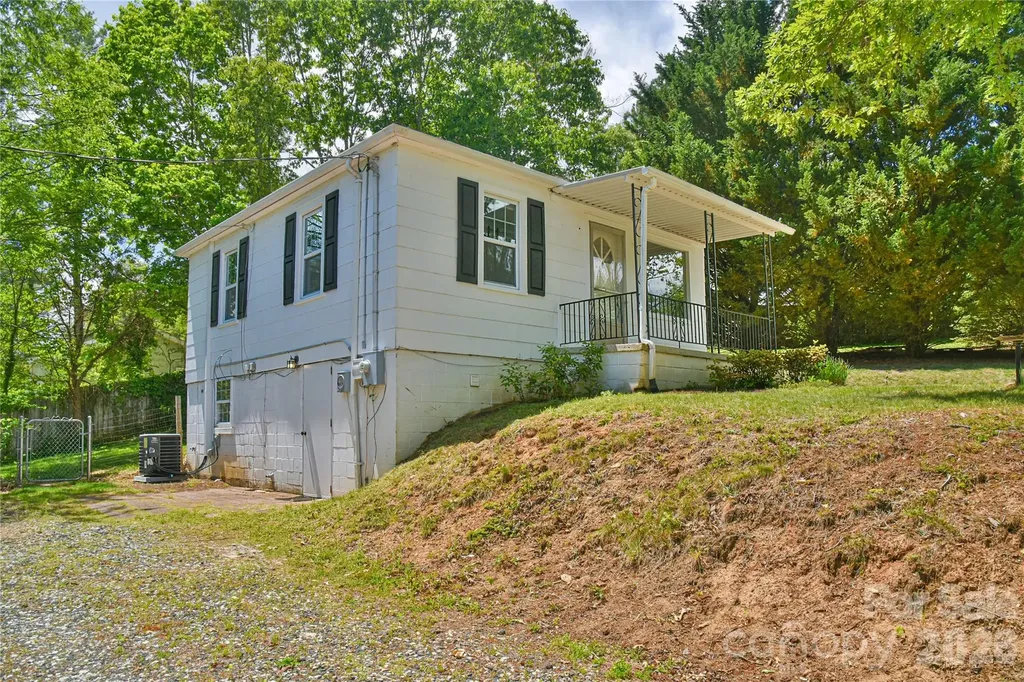 101 E Skyland Circle Asheville NC 28804