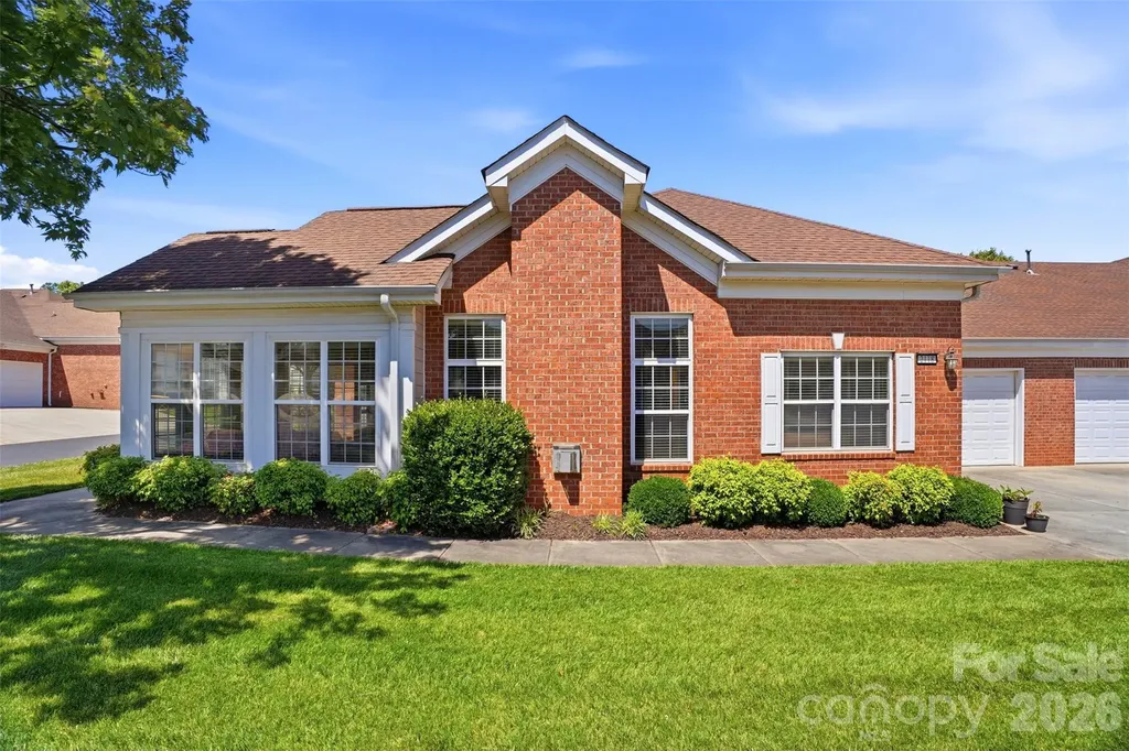2118 N Castle Court Matthews NC 28105