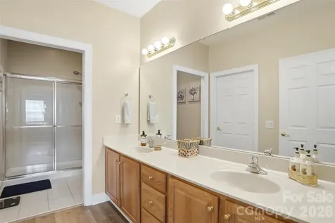 2118 N Castle Court Matthews NC 28105