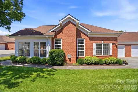 2118 N Castle Court Matthews NC 28105