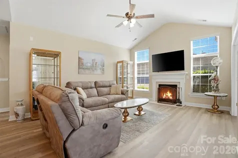 2118 N Castle Court Matthews NC 28105