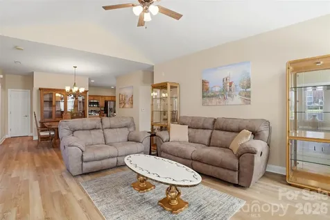 2118 N Castle Court Matthews NC 28105