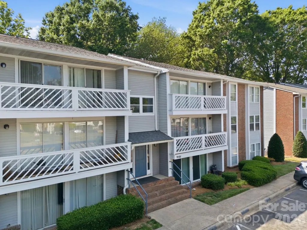 9501 Shannon Green Drive Charlotte NC 28213