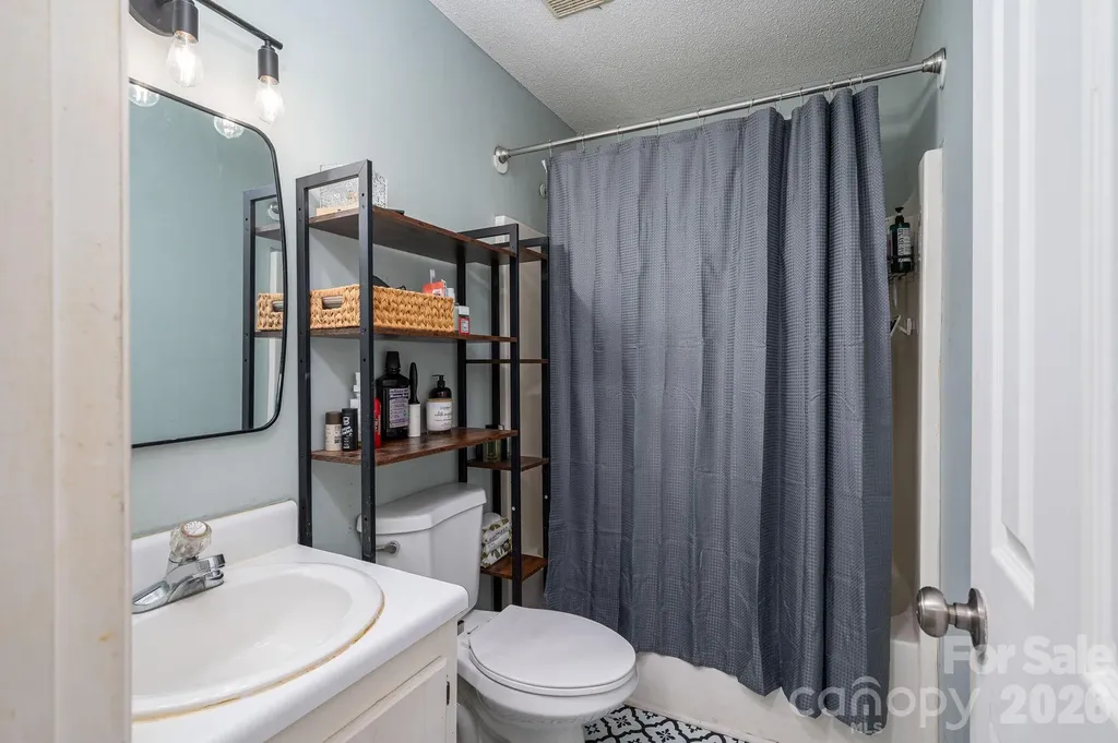 807 Willow Lane Bessemer City NC 28016