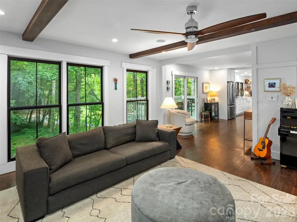 1130 New Castle Court Asheville NC 28803