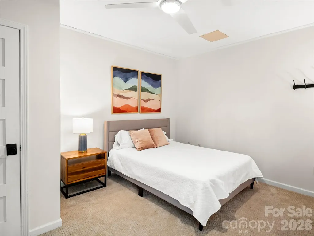 1130 New Castle Court Asheville NC 28803