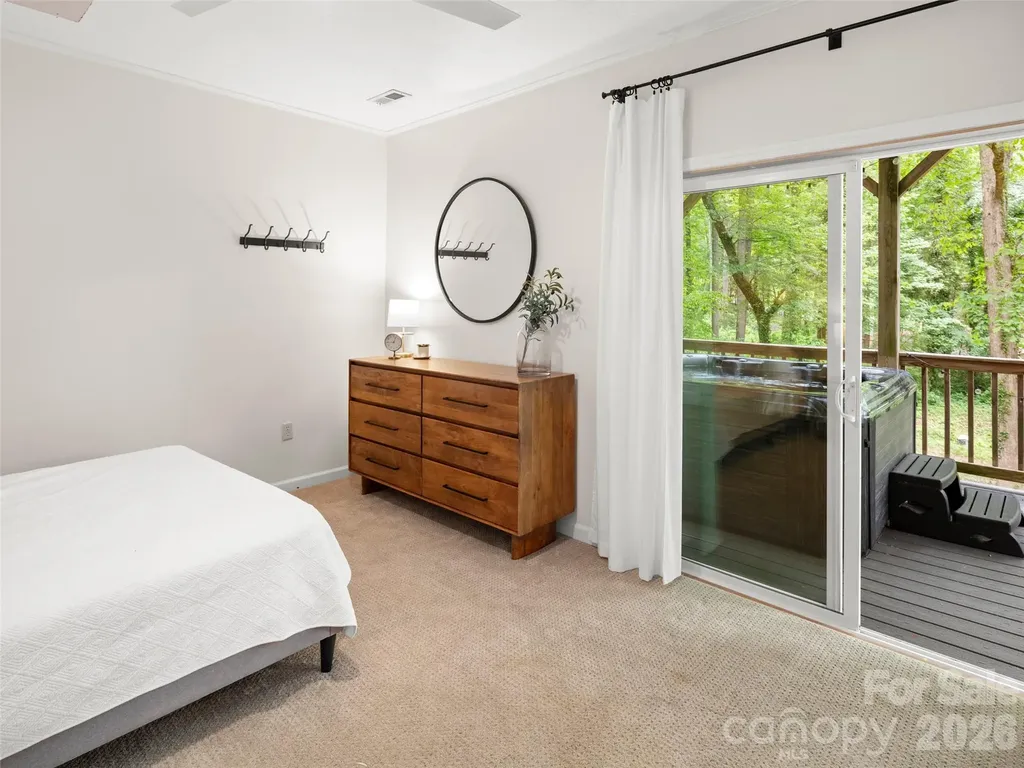 1130 New Castle Court Asheville NC 28803