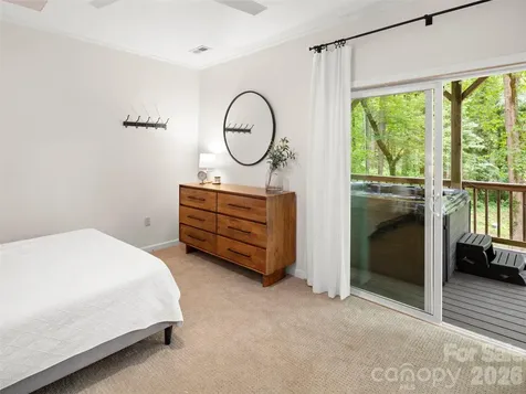 1130 New Castle Court Asheville NC 28803
