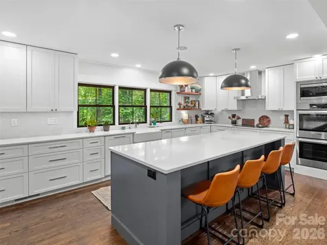 1130 New Castle Court Asheville NC 28803