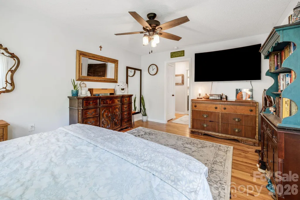747 Osborne Road Clyde NC 28721