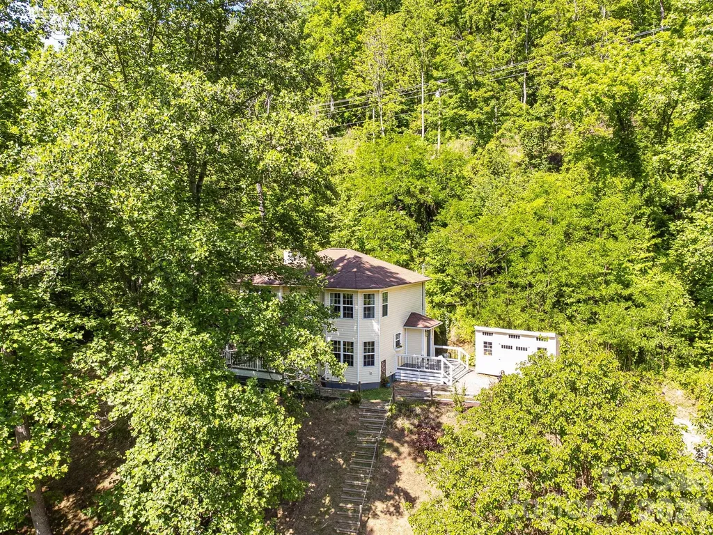 747 Osborne Road Clyde NC 28721
