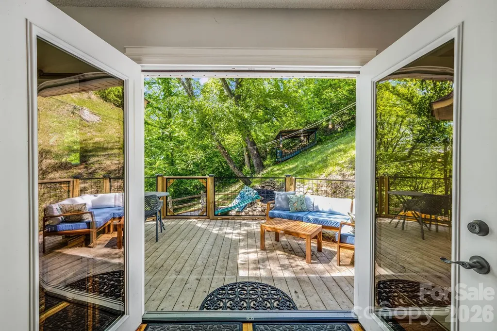 747 Osborne Road Clyde NC 28721