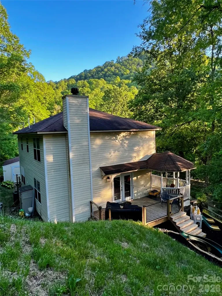 747 Osborne Road Clyde NC 28721