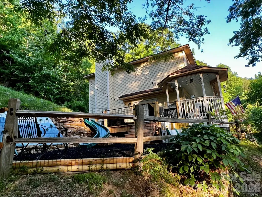 747 Osborne Road Clyde NC 28721