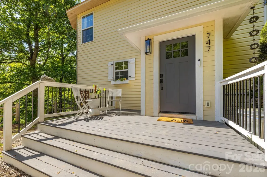 747 Osborne Road Clyde NC 28721