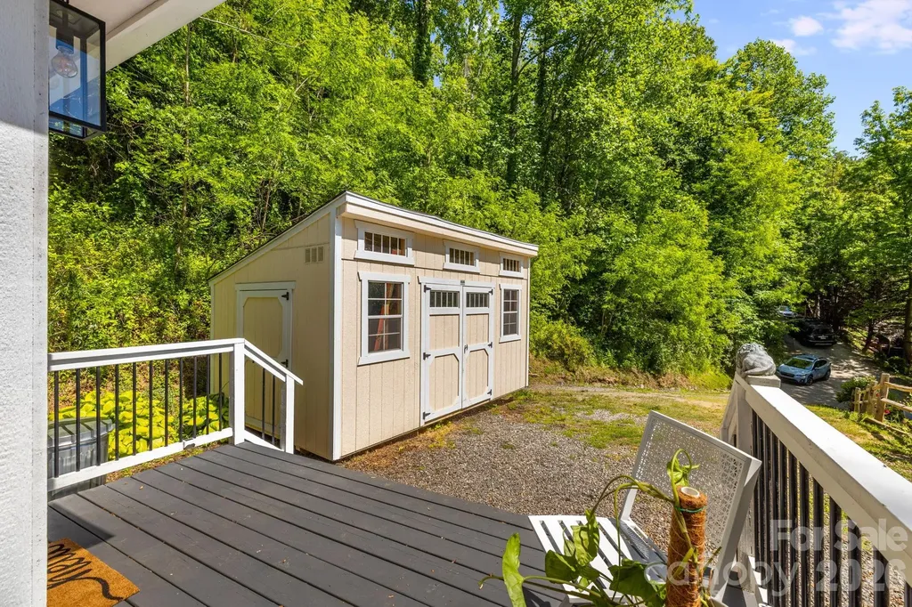 747 Osborne Road Clyde NC 28721