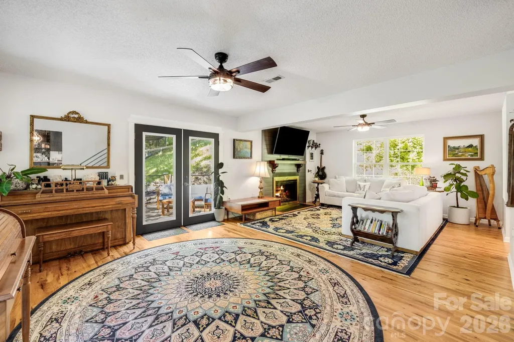 747 Osborne Road Clyde NC 28721
