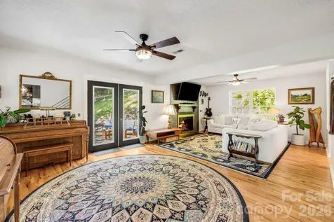 747 Osborne Road Clyde NC 28721