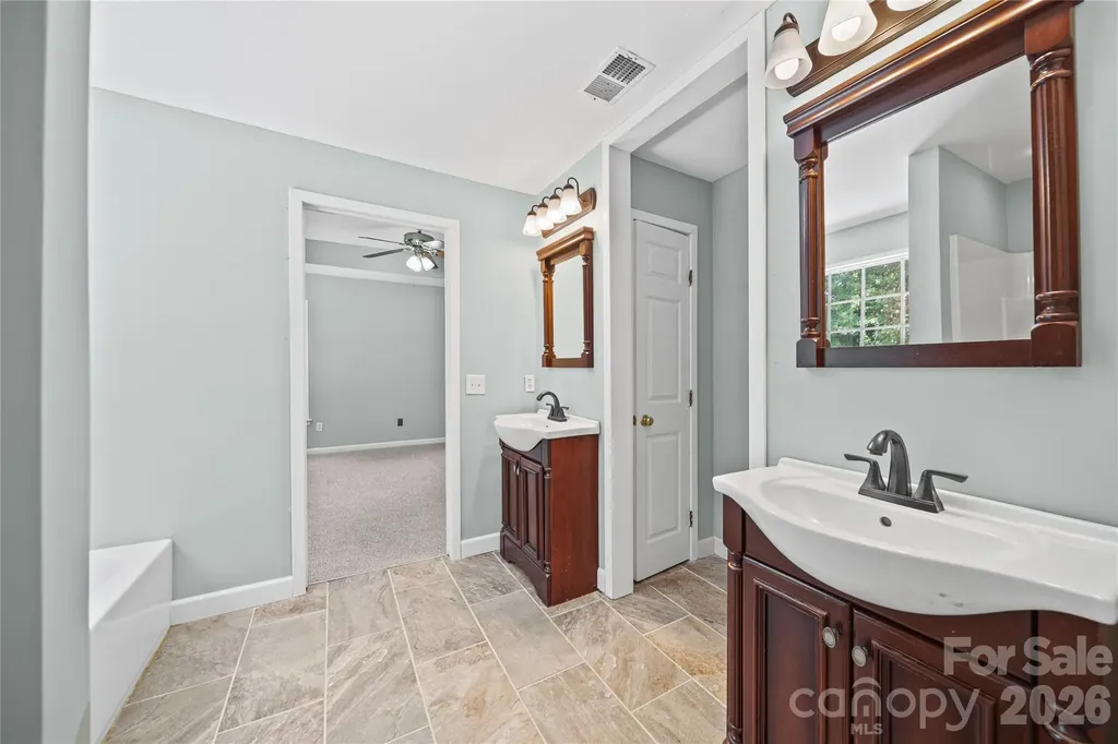 8615 Harmony Bridge Place Charlotte NC 28216