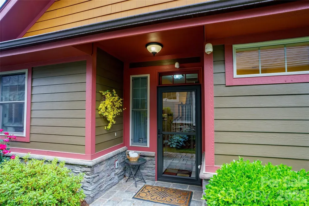 3 Holland Mountain View Asheville NC 28804