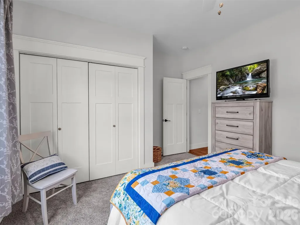 27 Spelter Street Hendersonville NC 28792