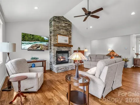 27 Spelter Street Hendersonville NC 28792