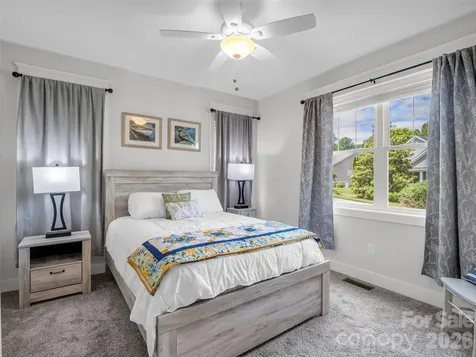 27 Spelter Street Hendersonville NC 28792